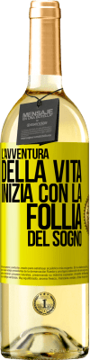 29,95 € Spedizione Gratuita | Vino bianco Edizione WHITE L'avventura della vita inizia con la follia del sogno Etichetta Gialla. Etichetta personalizzabile Vino giovane Raccogliere 2023 Verdejo