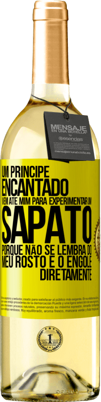 29,95 € Envio grátis | Vinho branco Edição WHITE Um príncipe encantado vem até mim para experimentar um sapato porque não se lembra do meu rosto e o engole diretamente Etiqueta Amarela. Etiqueta personalizável Vinho jovem Colheita 2023 Verdejo