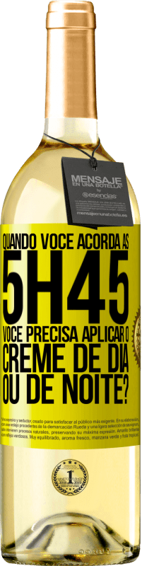 29,95 € Envio grátis | Vinho branco Edição WHITE Quando você acorda às 5h45, você precisa aplicar o creme de dia ou de noite? Etiqueta Amarela. Etiqueta personalizável Vinho jovem Colheita 2023 Verdejo