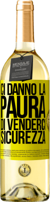 29,95 € Spedizione Gratuita | Vino bianco Edizione WHITE Ci danno la paura di venderci sicurezza Etichetta Gialla. Etichetta personalizzabile Vino giovane Raccogliere 2025 Verdejo
