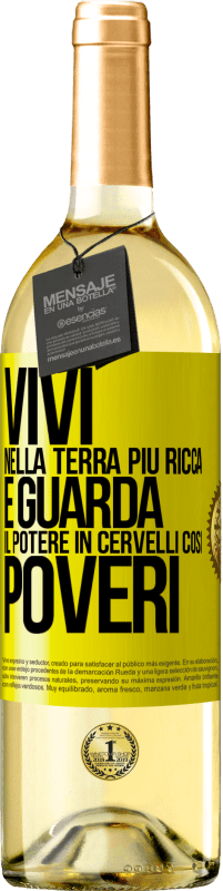 29,95 € Spedizione Gratuita | Vino bianco Edizione WHITE Vivi nella terra più ricca e guarda il potere in cervelli così poveri Etichetta Gialla. Etichetta personalizzabile Vino giovane Raccogliere 2023 Verdejo