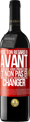 39,95 € Envoi gratuit | Vin rouge Édition RED MBE Réserve Pose ton regard en avant, sur ce que vous pouvez faire et non pas en arrière, sur ce que vous ne pouvez plus changer Étiquette Rouge. Étiquette personnalisable Réserve 12 Mois Récolte 2014 Tempranillo