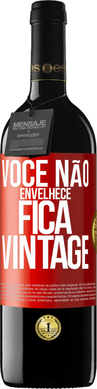 39,95 € Envio grátis | Vinho tinto Edição RED MBE Reserva Você não envelhece, fica vintage Etiqueta Vermelha. Etiqueta personalizável Reserva 12 Meses Colheita 2015 Tempranillo