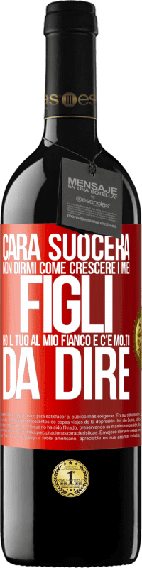 39,95 € Spedizione Gratuita | Vino rosso Edizione RED MBE Riserva Cara suocera, non dirmi come crescere i miei figli. Ho il tuo al mio fianco e c'è molto da dire Etichetta Rossa. Etichetta personalizzabile Riserva 12 Mesi Raccogliere 2015 Tempranillo