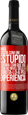 39,95 € Envio grátis | Vinho tinto Edição RED MBE Reserva Nunca discuta com um estúpido. Isso fará com que você desça ao nível dele e aí derrotá-lo-á pela experiência Etiqueta Vermelha. Etiqueta personalizável Reserva 12 Meses Colheita 2014 Tempranillo