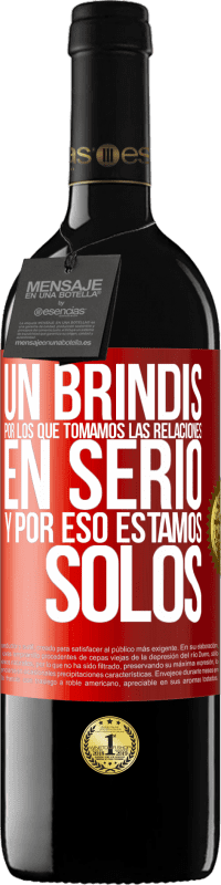 39,95 € Envío gratis | Vino Tinto Edición RED MBE Reserva Un brindis por los que tomamos las relaciones en serio y por eso estamos solos Etiqueta Roja. Etiqueta personalizable Reserva 12 Meses Cosecha 2015 Tempranillo