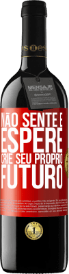 39,95 € Envio grátis | Vinho tinto Edição RED MBE Reserva Não sente e espere, crie seu próprio futuro Etiqueta Vermelha. Etiqueta personalizável Reserva 12 Meses Colheita 2014 Tempranillo