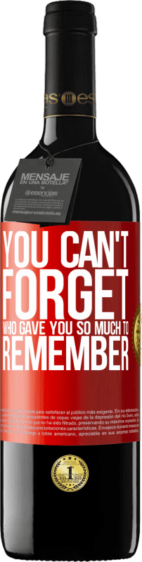 39,95 € Free Shipping | Red Wine RED Edition MBE Reserve You can't forget who gave you so much to remember Red Label. Customizable label Reserve 12 Months Harvest 2015 Tempranillo