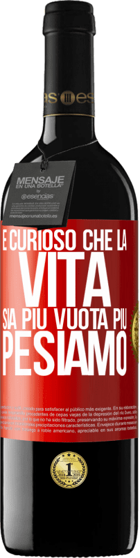 39,95 € Spedizione Gratuita | Vino rosso Edizione RED MBE Riserva È curioso che la vita sia più vuota, più pesiamo Etichetta Rossa. Etichetta personalizzabile Riserva 12 Mesi Raccogliere 2014 Tempranillo