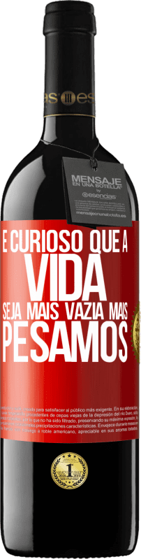 39,95 € Envio grátis | Vinho tinto Edição RED MBE Reserva É curioso que a vida seja mais vazia, mais pesamos Etiqueta Vermelha. Etiqueta personalizável Reserva 12 Meses Colheita 2016 Tempranillo