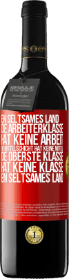 39,95 € Kostenloser Versand | Rotwein RED Ausgabe MBE Reserve Ein seltsames Land: Die Arbeiterklasse hat keine Arbeit, die Mittelschicht hat keine Mittel, die oberste Klasse hat keine Klasse Rote Markierung. Anpassbares Etikett Reserve 12 Monate Ernte 2015 Tempranillo