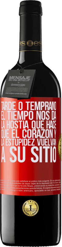 39,95 € Envío gratis | Vino Tinto Edición RED MBE Reserva Tarde o temprano el tiempo nos da la hostia que hace que el corazón y la estupidez vuelvan a su sitio Etiqueta Roja. Etiqueta personalizable Reserva 12 Meses Cosecha 2016 Tempranillo