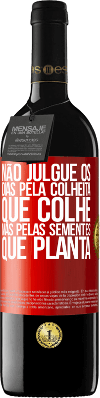 39,95 € Envio grátis | Vinho tinto Edição RED MBE Reserva Não julgue os dias pela colheita que colhe, mas pelas sementes que planta Etiqueta Vermelha. Etiqueta personalizável Reserva 12 Meses Colheita 2015 Tempranillo