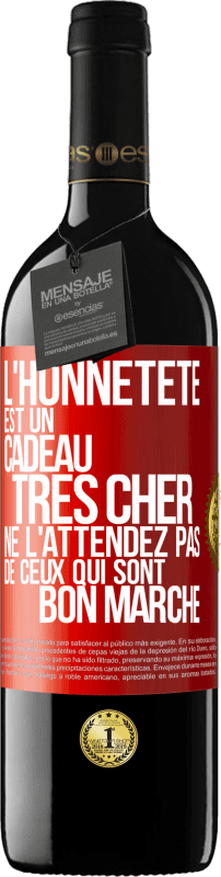 39,95 € Envoi gratuit | Vin rouge Édition RED MBE Réserve L'honnêteté est un cadeau très cher. Ne l'attendez pas de ceux qui sont bon marché Étiquette Rouge. Étiquette personnalisable Réserve 12 Mois Récolte 2015 Tempranillo