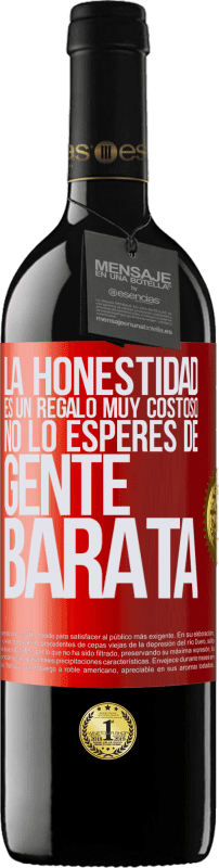 39,95 € Envío gratis | Vino Tinto Edición RED MBE Reserva La honestidad es un regalo muy costoso. No lo esperes de gente barata Etiqueta Roja. Etiqueta personalizable Reserva 12 Meses Cosecha 2015 Tempranillo