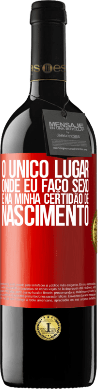 39,95 € Envio grátis | Vinho tinto Edição RED MBE Reserva O único lugar onde eu faço sexo é na minha certidão de nascimento Etiqueta Vermelha. Etiqueta personalizável Reserva 12 Meses Colheita 2015 Tempranillo