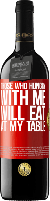 39,95 € 免费送货 | 红酒 RED版 MBE 预订 那些饿我的人会在我的餐桌旁吃饭 红色标签. 可自定义的标签 预订 12 个月 收成 2014 Tempranillo