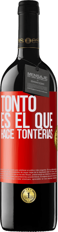 39,95 € Envío gratis | Vino Tinto Edición RED MBE Reserva Tonto es el que hace tonterías Etiqueta Roja. Etiqueta personalizable Reserva 12 Meses Cosecha 2014 Tempranillo
