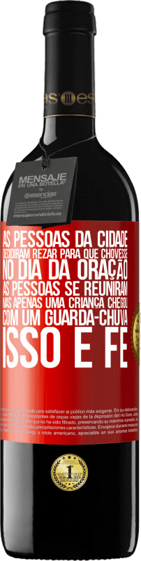 39,95 € Envio grátis | Vinho tinto Edição RED MBE Reserva As pessoas da cidade decidiram rezar para que chovesse. No dia da oração, as pessoas se reuniram, mas apenas uma criança Etiqueta Vermelha. Etiqueta personalizável Reserva 12 Meses Colheita 2015 Tempranillo