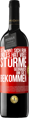 39,95 € Kostenloser Versand | Rotwein RED Ausgabe MBE Reserve Sie nennt sich Ruhe, und es hat viele Stürme gebraucht, um sie zu bekommen Rote Markierung. Anpassbares Etikett Reserve 12 Monate Ernte 2015 Tempranillo