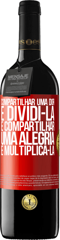 39,95 € Envio grátis | Vinho tinto Edição RED MBE Reserva Compartilhar uma dor é dividi-la e compartilhar uma alegria é multiplicá-la Etiqueta Vermelha. Etiqueta personalizável Reserva 12 Meses Colheita 2015 Tempranillo