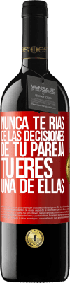 39,95 € Envío gratis | Vino Tinto Edición RED MBE Reserva Nunca te rías de las decisiones de tu pareja. Tú eres una de ellas Etiqueta Roja. Etiqueta personalizable Reserva 12 Meses Cosecha 2015 Tempranillo