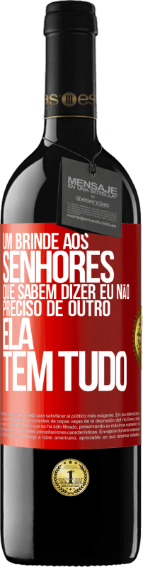 39,95 € Envio grátis | Vinho tinto Edição RED MBE Reserva Um brinde aos senhores que sabem dizer eu não preciso de outro, ela tem tudo Etiqueta Vermelha. Etiqueta personalizável Reserva 12 Meses Colheita 2015 Tempranillo