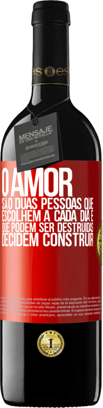 39,95 € Envio grátis | Vinho tinto Edição RED MBE Reserva O amor são duas pessoas que escolhem a cada dia e que podem ser destruídas, decidem construir Etiqueta Vermelha. Etiqueta personalizável Reserva 12 Meses Colheita 2016 Tempranillo