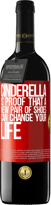 39,95 € 免费送货 | 红酒 RED版 MBE 预订 灰姑娘证明了一双新鞋可以改变您的生活 红色标签. 可自定义的标签 预订 12 个月 收成 2014 Tempranillo
