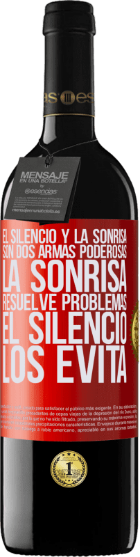 39,95 € Envío gratis | Vino Tinto Edición RED MBE Reserva El silencio y la sonrisa son dos armas poderosas. La sonrisa resuelve problemas, el silencio los evita Etiqueta Roja. Etiqueta personalizable Reserva 12 Meses Cosecha 2015 Tempranillo