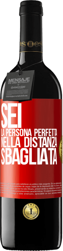 39,95 € Spedizione Gratuita | Vino rosso Edizione RED MBE Riserva Sei la persona perfetta nella distanza sbagliata Etichetta Rossa. Etichetta personalizzabile Riserva 12 Mesi Raccogliere 2015 Tempranillo