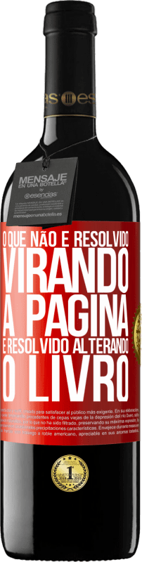 39,95 € Envio grátis | Vinho tinto Edição RED MBE Reserva O que não é resolvido virando a página, é resolvido alterando o livro Etiqueta Vermelha. Etiqueta personalizável Reserva 12 Meses Colheita 2015 Tempranillo