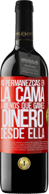 39,95 € Envío gratis | Vino Tinto Edición RED MBE Reserva No permanezcas en la cama a menos que ganes dinero desde ella Etiqueta Roja. Etiqueta personalizable Reserva 12 Meses Cosecha 2014 Tempranillo