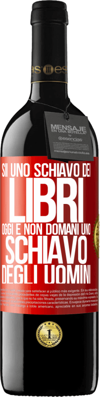 39,95 € Spedizione Gratuita | Vino rosso Edizione RED MBE Riserva Sii uno schiavo dei libri oggi e non domani uno schiavo degli uomini Etichetta Rossa. Etichetta personalizzabile Riserva 12 Mesi Raccogliere 2016 Tempranillo