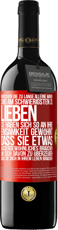 39,95 € Kostenloser Versand | Rotwein RED Ausgabe MBE Reserve Menschen, die zu lange alleine waren, sind am schwierigsten zu lieben. Sie haben sich so an ihre Einsamkeit gewöhnt, dass sie et Rote Markierung. Anpassbares Etikett Reserve 12 Monate Ernte 2015 Tempranillo