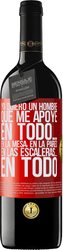 39,95 € Envío gratis | Vino Tinto Edición RED MBE Reserva Yo quiero un hombre que me apoye en todo… En la mesa, en la pared, en las escaleras… En todo Etiqueta Roja. Etiqueta personalizable Reserva 12 Meses Cosecha 2015 Tempranillo