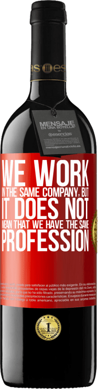 39,95 € 送料無料 | 赤ワイン REDエディション MBE 予約する 同じ会社で働いているということは、同じ職業を持っているという意味ではありません 赤いタグ. カスタマイズ可能なラベル 予約する 12 月 収穫 2014 Tempranillo