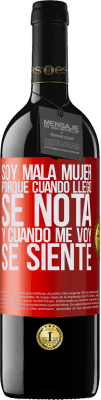 39,95 € Envío gratis | Vino Tinto Edición RED MBE Reserva Soy mala mujer, porque cuando llego se nota, y cuando me voy se siente Etiqueta Roja. Etiqueta personalizable Reserva 12 Meses Cosecha 2015 Tempranillo