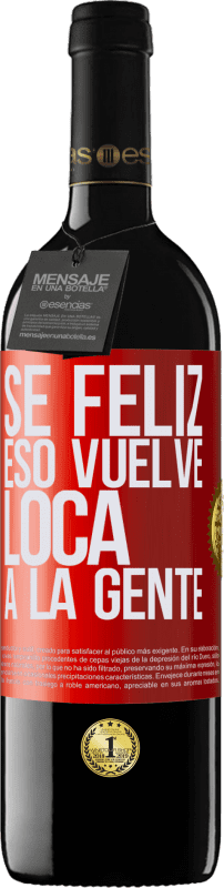 39,95 € Envío gratis | Vino Tinto Edición RED MBE Reserva Sé feliz. Eso vuelve loca a la gente Etiqueta Roja. Etiqueta personalizable Reserva 12 Meses Cosecha 2015 Tempranillo