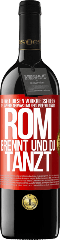 39,95 € Kostenloser Versand | Rotwein RED Ausgabe MBE Reserve Du hast diesen Vorkriegsfrieden, der Tapfere nervös und Feiglinge wild macht. Rom brennt und du tanzt Rote Markierung. Anpassbares Etikett Reserve 12 Monate Ernte 2015 Tempranillo