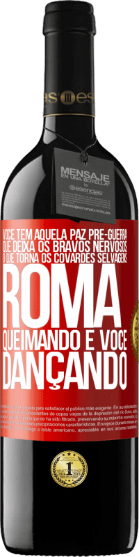 39,95 € Envio grátis | Vinho tinto Edição RED MBE Reserva Você tem aquela paz pré-guerra que deixa os bravos nervosos, o que torna os covardes selvagens. Roma queimando e você Etiqueta Vermelha. Etiqueta personalizável Reserva 12 Meses Colheita 2015 Tempranillo