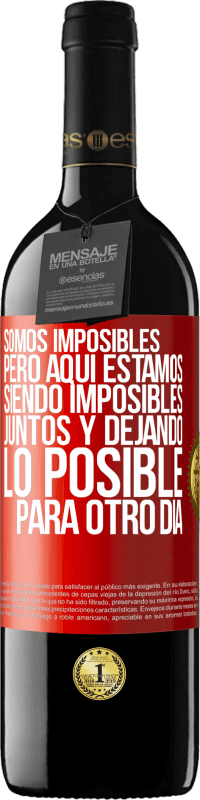 39,95 € Envío gratis | Vino Tinto Edición RED MBE Reserva Somos imposibles, pero aquí estamos, siendo imposibles juntos y dejando lo posible para otro día Etiqueta Roja. Etiqueta personalizable Reserva 12 Meses Cosecha 2015 Tempranillo