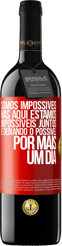 39,95 € Envio grátis | Vinho tinto Edição RED MBE Reserva Somos impossíveis, mas aqui estamos, impossíveis juntos e deixando o possível por mais um dia Etiqueta Vermelha. Etiqueta personalizável Reserva 12 Meses Colheita 2015 Tempranillo