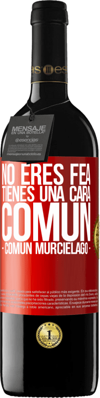 39,95 € 免费送货 | 红酒 RED版 MBE 预订 No eres fea, tienes una cara común (común murciélago) 红色标签. 可自定义的标签 预订 12 个月 收成 2015 Tempranillo