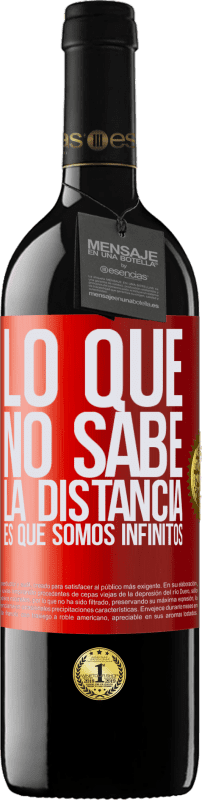 39,95 € Envío gratis | Vino Tinto Edición RED MBE Reserva Lo que no sabe la distancia es que somos infinitos Etiqueta Roja. Etiqueta personalizable Reserva 12 Meses Cosecha 2015 Tempranillo