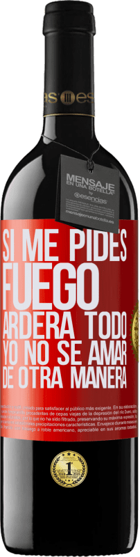 39,95 € Envío gratis | Vino Tinto Edición RED MBE Reserva Si me pides fuego, arderá todo. Yo no sé amar de otra manera Etiqueta Roja. Etiqueta personalizable Reserva 12 Meses Cosecha 2015 Tempranillo