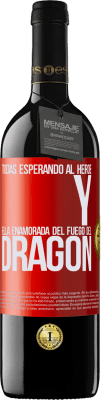 39,95 € Envío gratis | Vino Tinto Edición RED MBE Reserva Todas esperando al héroe y ella enamorada del fuego del dragón Etiqueta Roja. Etiqueta personalizable Reserva 12 Meses Cosecha 2014 Tempranillo