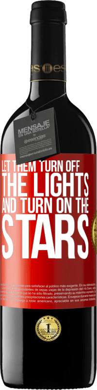 39,95 € 免费送货 | 红酒 RED版 MBE 预订 让他们关灯​​，打开星星 红色标签. 可自定义的标签 预订 12 个月 收成 2014 Tempranillo