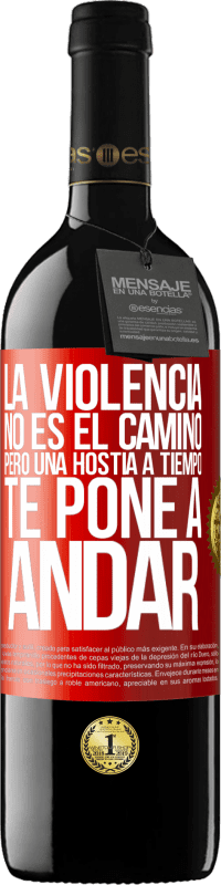 39,95 € Envío gratis | Vino Tinto Edición RED MBE Reserva La violencia no es el camino, pero una hostia a tiempo te pone a andar Etiqueta Roja. Etiqueta personalizable Reserva 12 Meses Cosecha 2014 Tempranillo