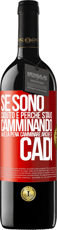 39,95 € Spedizione Gratuita | Vino rosso Edizione RED MBE Riserva Se sono caduto è perché stavo camminando. Vale la pena camminare anche se cadi Etichetta Rossa. Etichetta personalizzabile Riserva 12 Mesi Raccogliere 2014 Tempranillo